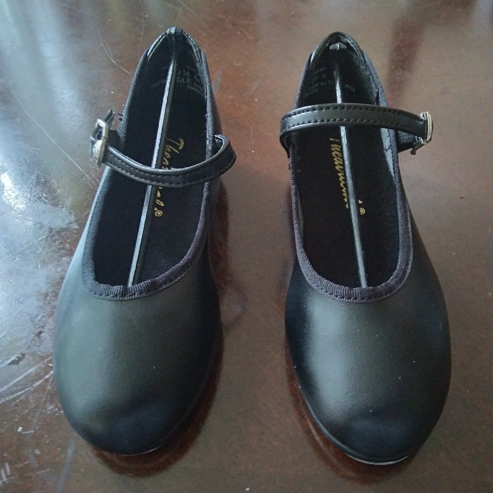 Toddler size 9 tap shoes